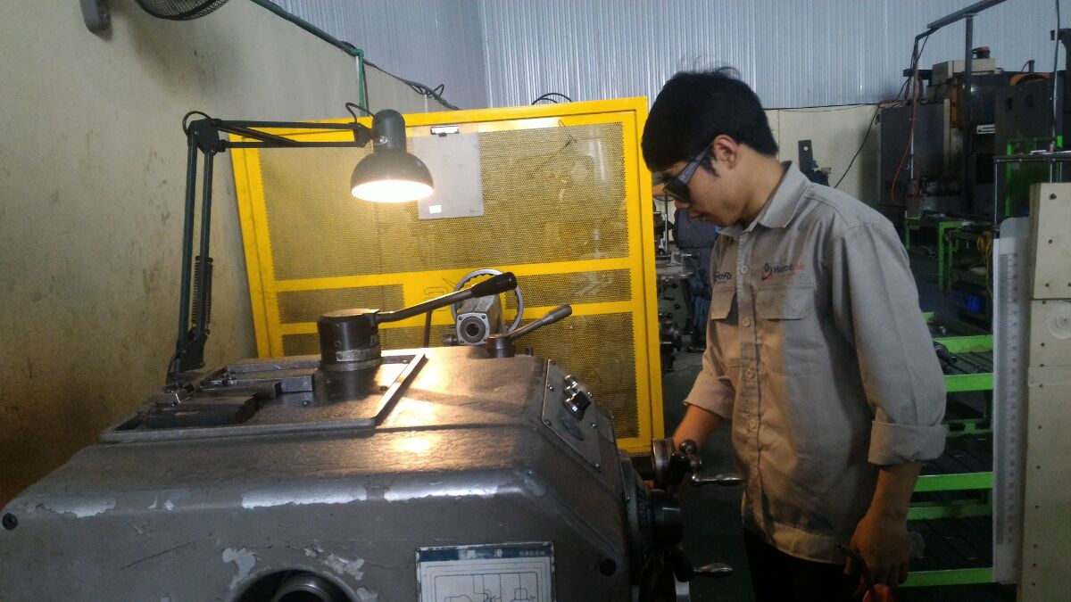 ky-su-co-khi-su-dung-may-phay-tien-cnc-winwinjapan (5)